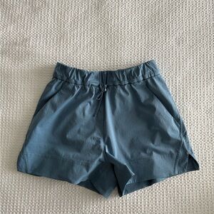 Lululemon Cinchable Waist High-Rise
Woven Short 3.5"